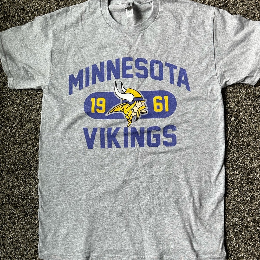 BRAND NEW Minnesota Vikings Women’s T-Shirt